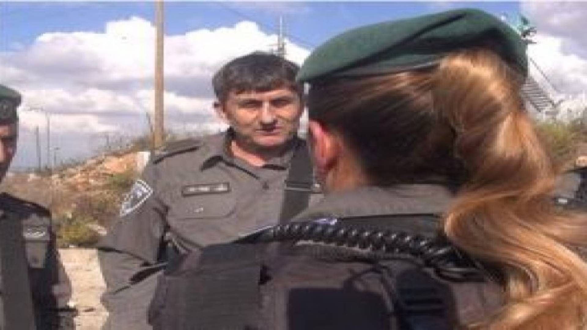 اعتقال فلسطينية بتهمة مهاجمة مجندة إسرائيلية على حاجز في الخليل