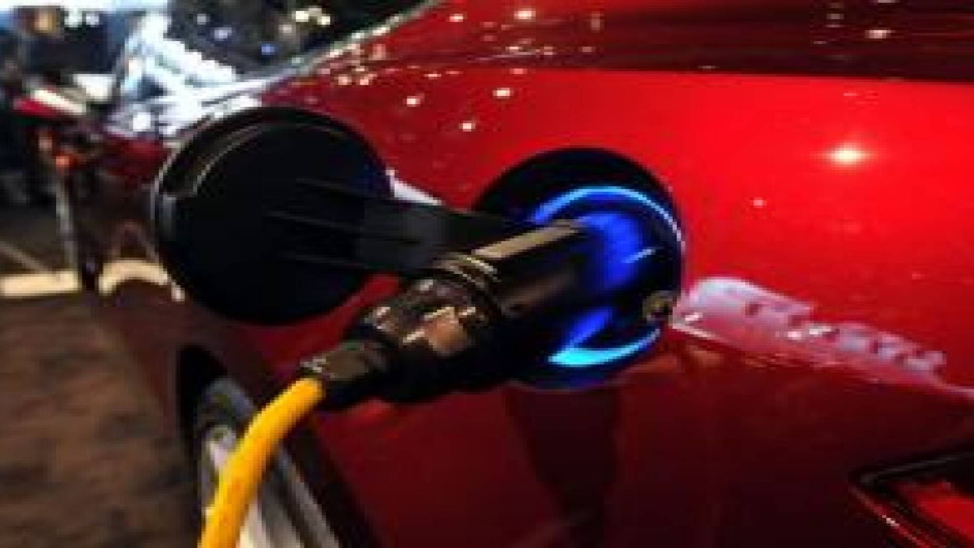 الحكومة تستبدل (300) مركبة بالسيارات الكهربائية