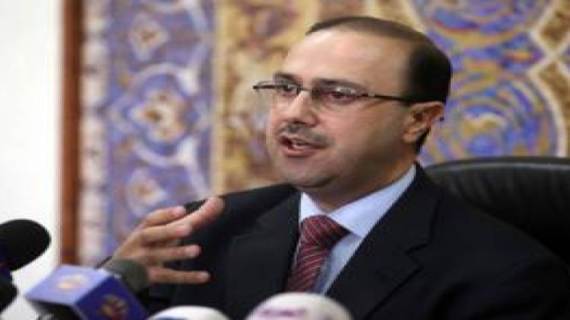 المومني : ابقاء تقسيم الدوائر الانتخابية بيد الحكومة لمنع الحرج عن النواب