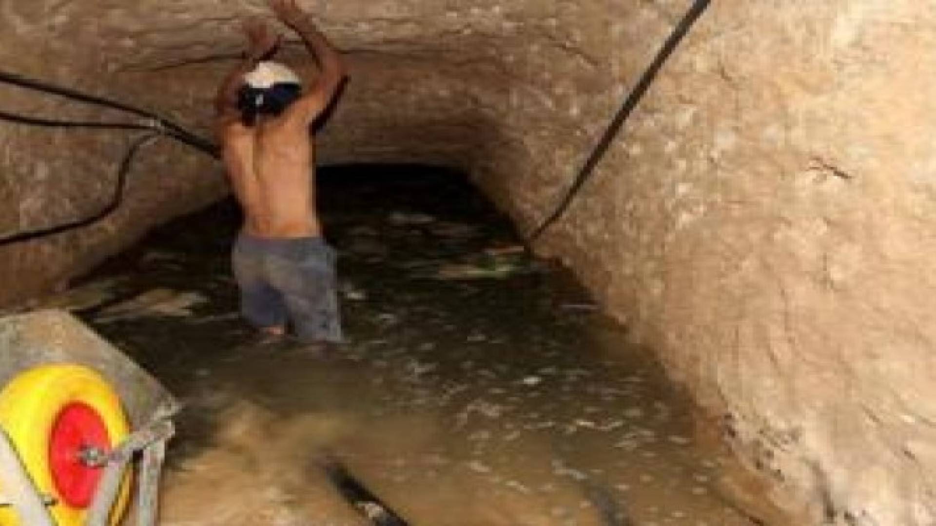 انهيار أرضي كبير على حدود غزة ومصر بعد ضخ الجيش مياها بالأنفاق