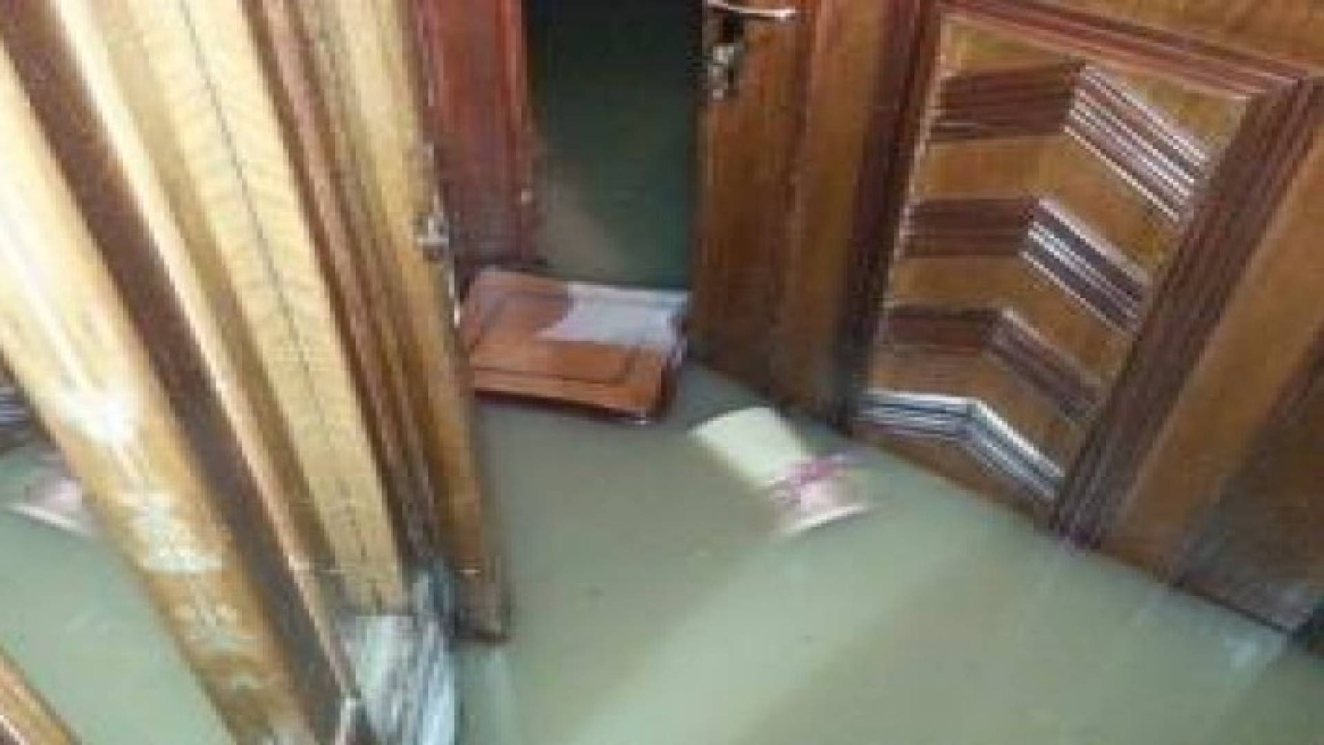 بالصور: غرق منزل في تلاع العلي وانقطاع التيار الكهربائي