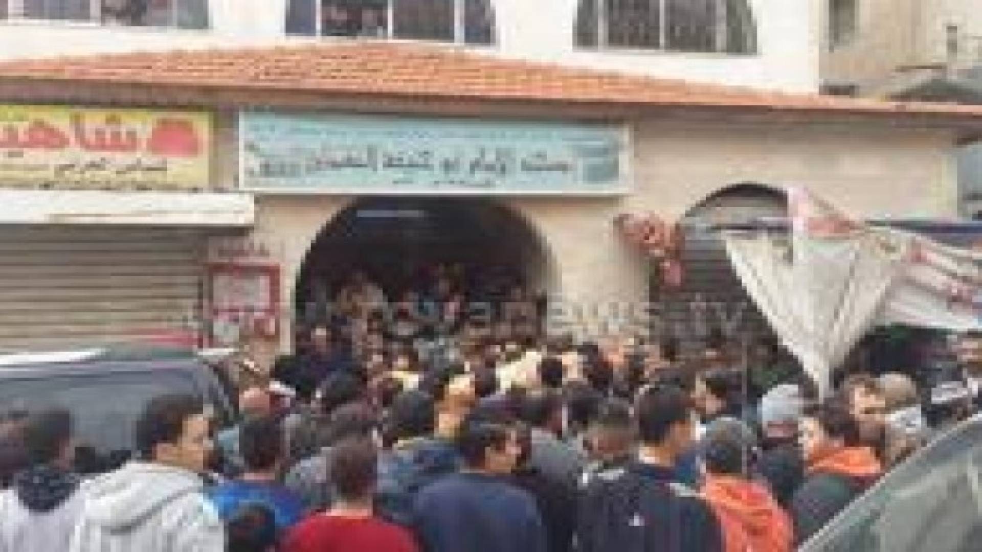 المئات يشيعون جثمان الشاب الغريق في عمان.. صور