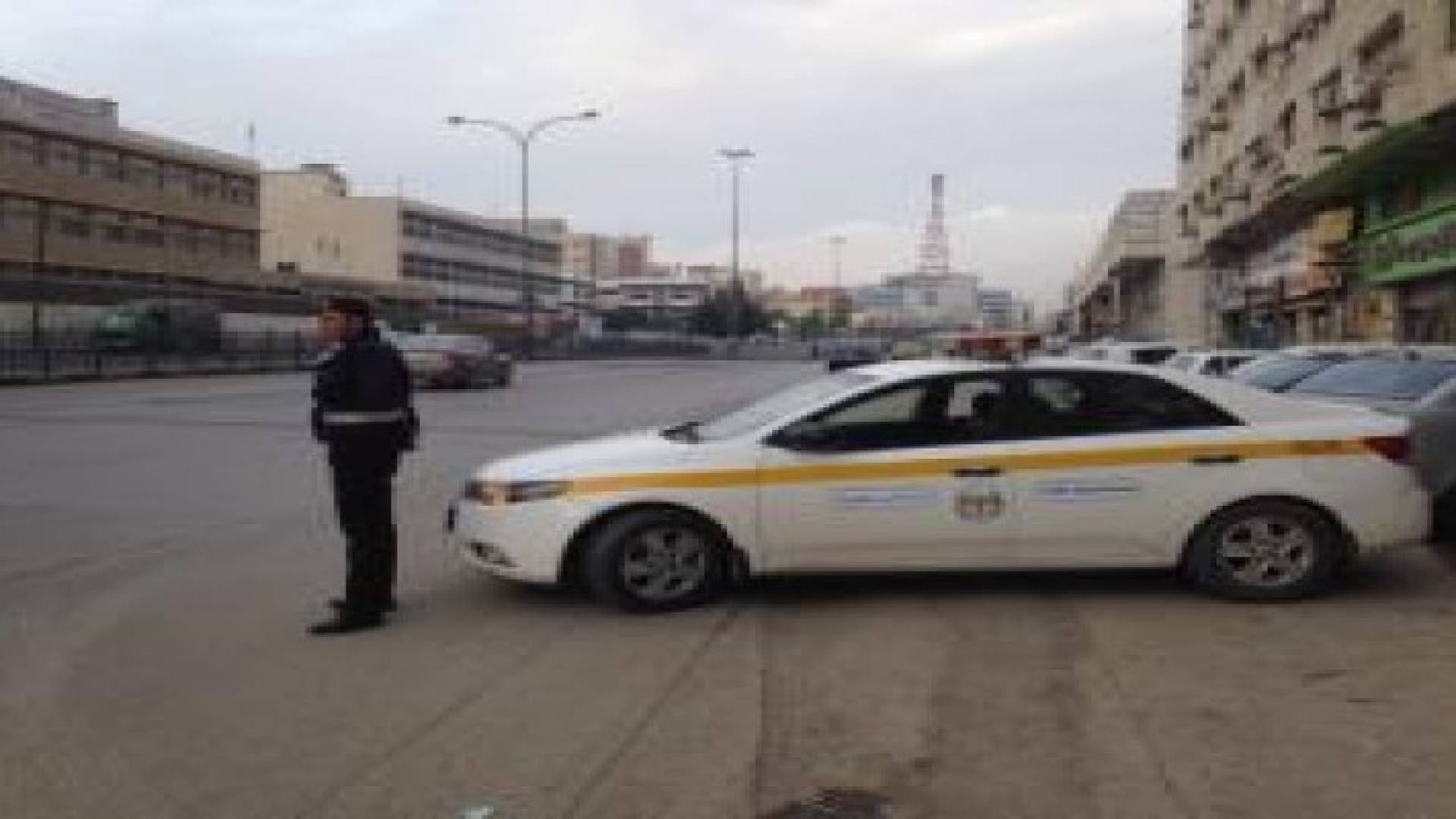 بالصور: تثبيت دوريات للسير على مداخل إنفاق عمان منعا لتكرار مشهد غرق السيارات الخميس