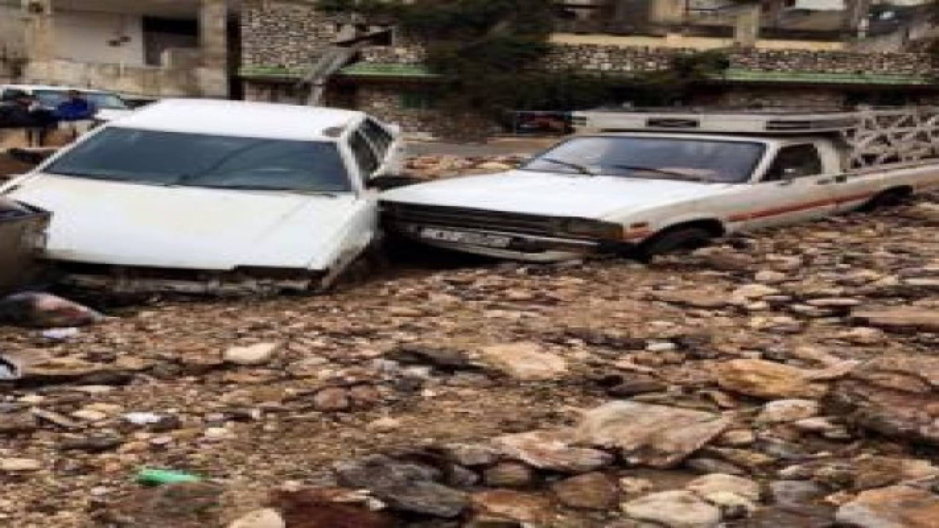 مواطنون يطالبون الجهات المعنية بالنظر في مسألة تعويضهم عن الخسائر المادية التي لحقت بهم جراء