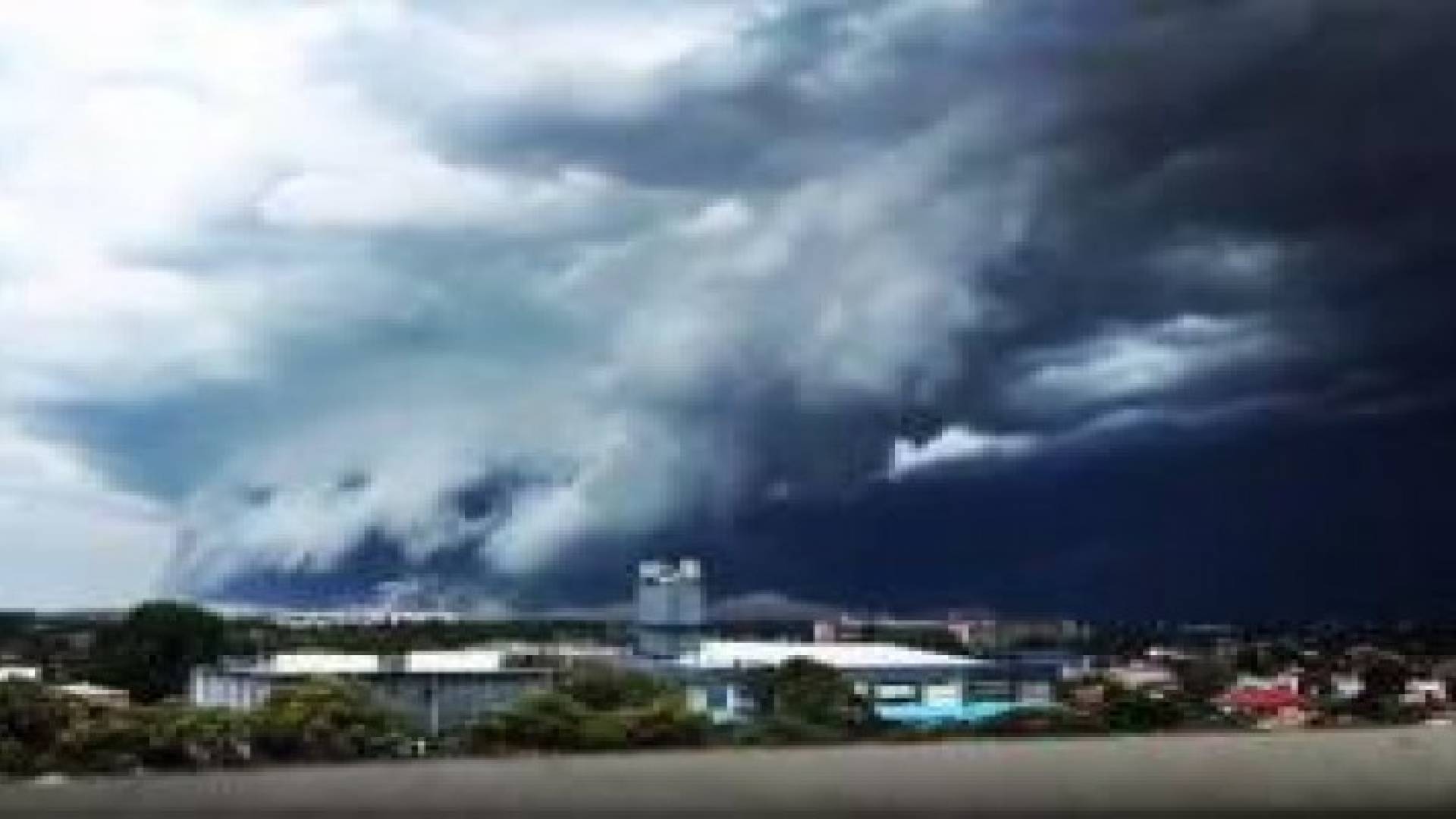 بالفيديو: سحاب مخيف يشبه أمواج البحر في سماء سيدني