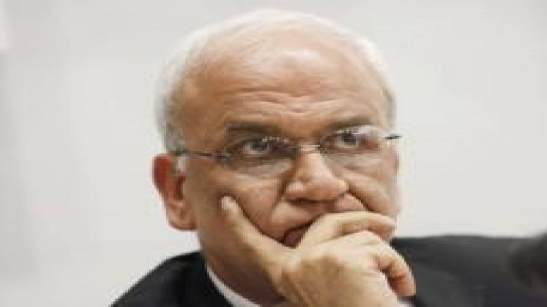 عريقات: أفكر جديا بالاستقالة لأني لم أحقق المطلوب