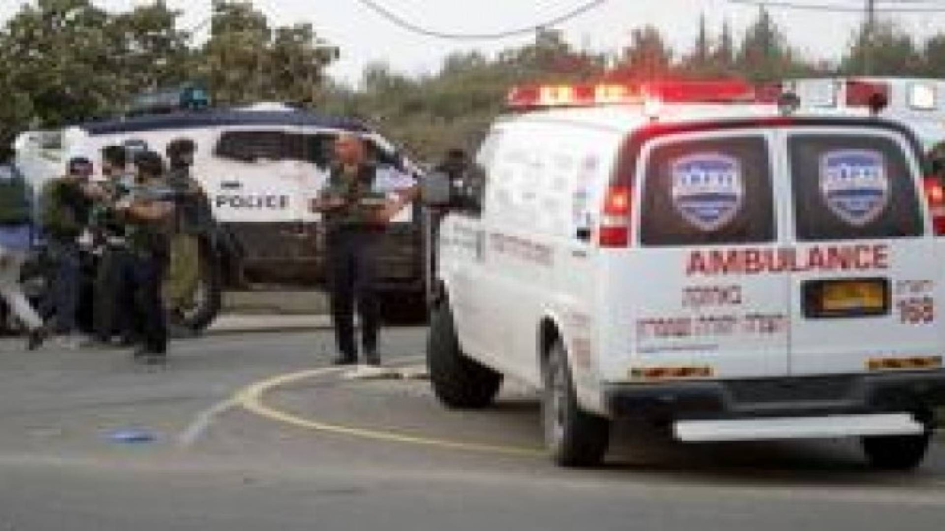 أحد جنود الاحتلال يطلق الرصاص على زميله بالخليل