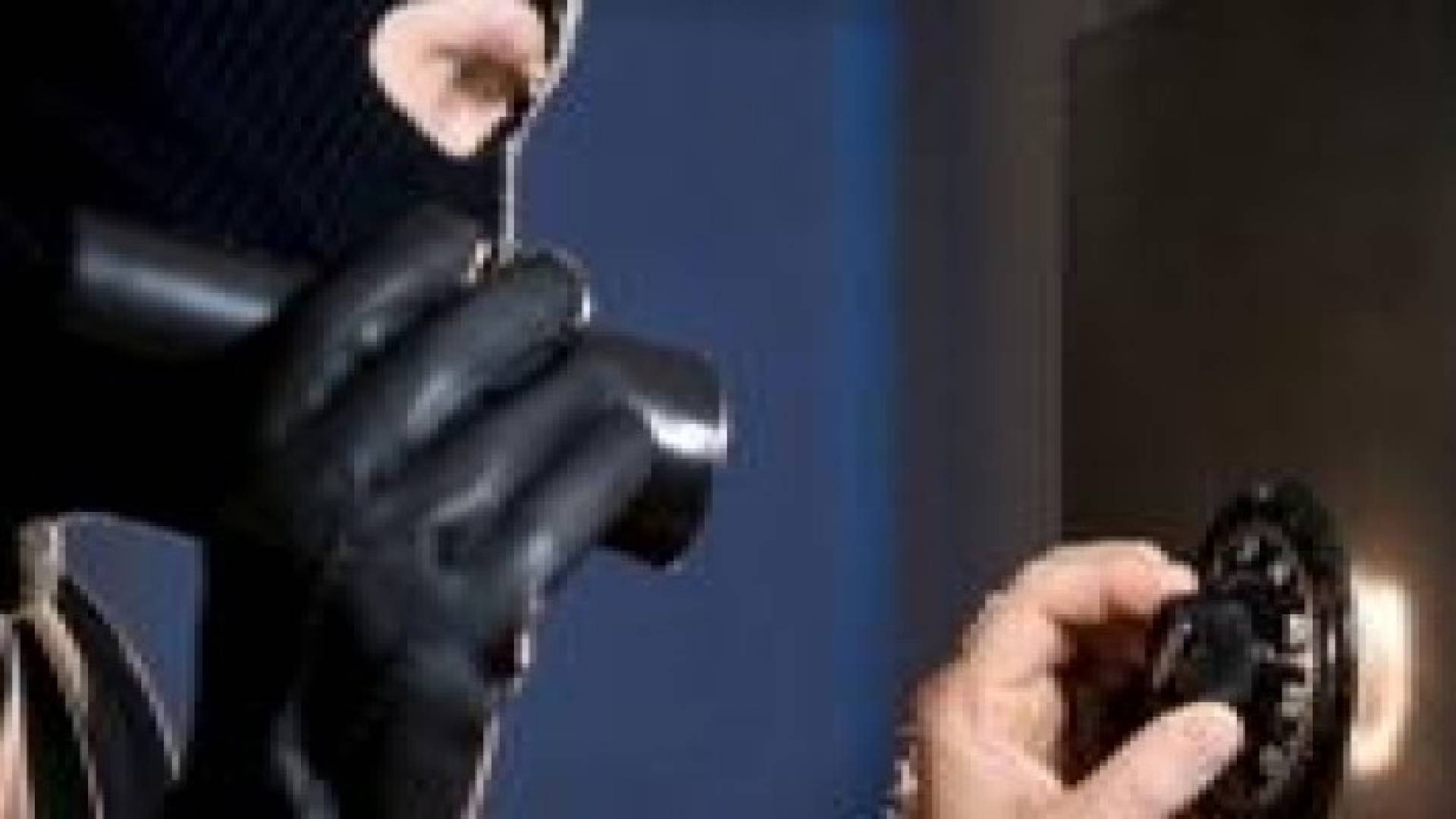 عصابة مسلحة تسطو على الشركة الاردنية السورية للنقل البري