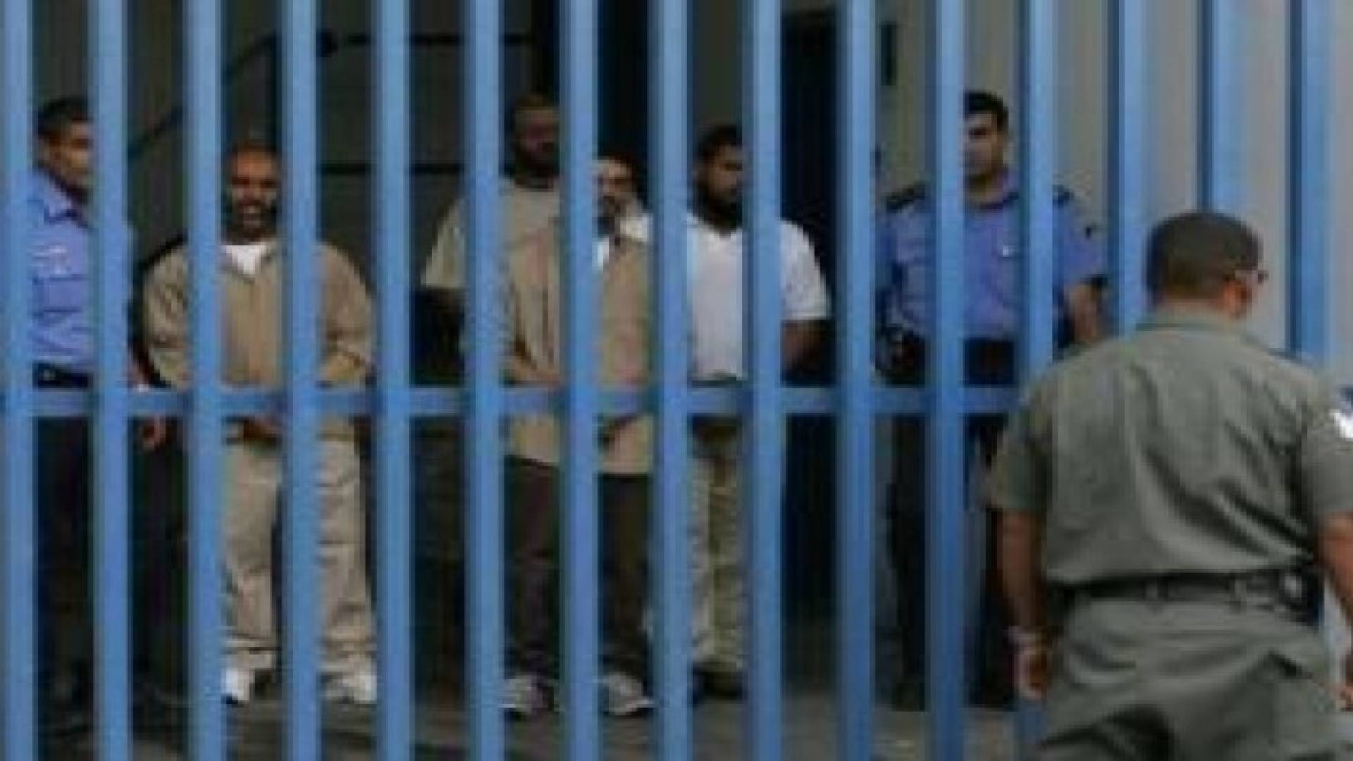 500 معتقل اداري في سجون الاحتلال