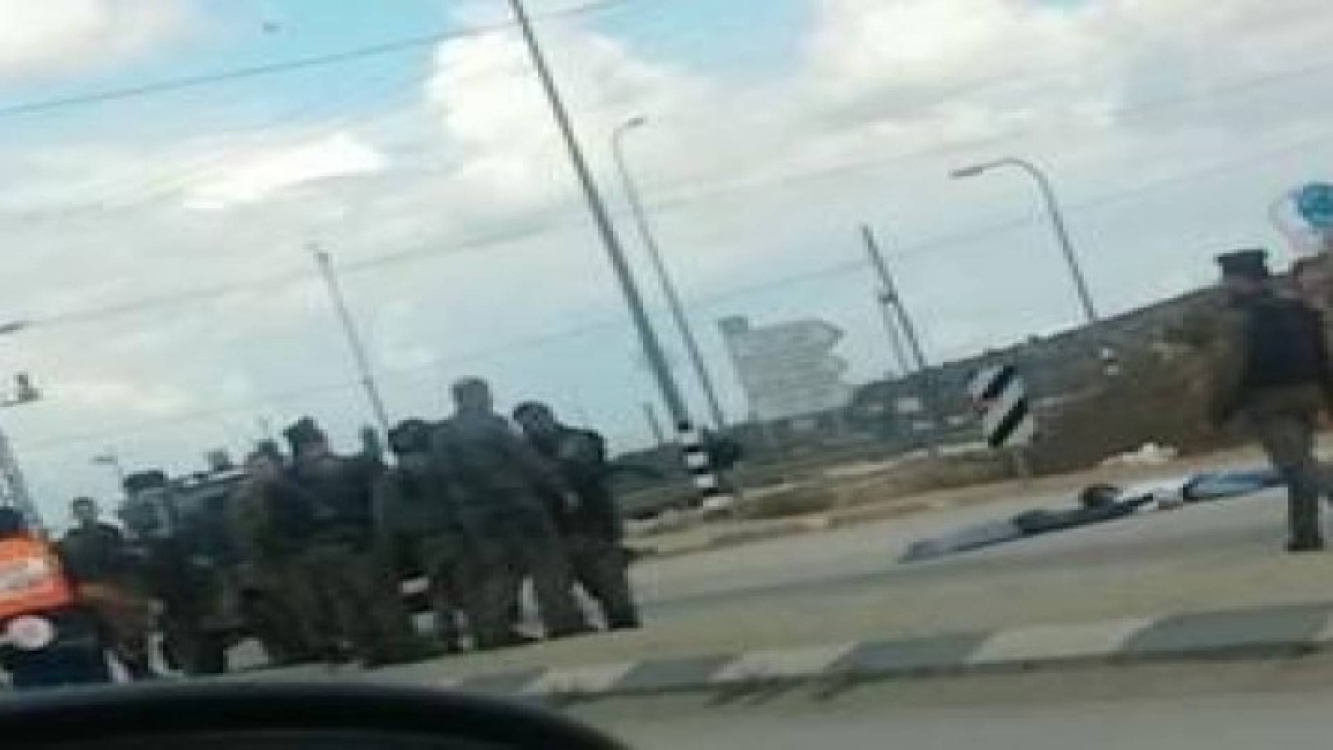 بالصور : استشهاد فلسطيني بنيران الاحتلال بعد دهسه ثلاثة مستوطنين