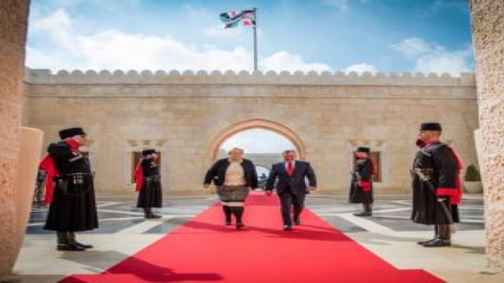 جلالة الملك يلتقي رئيسة الوزراء النرويجية