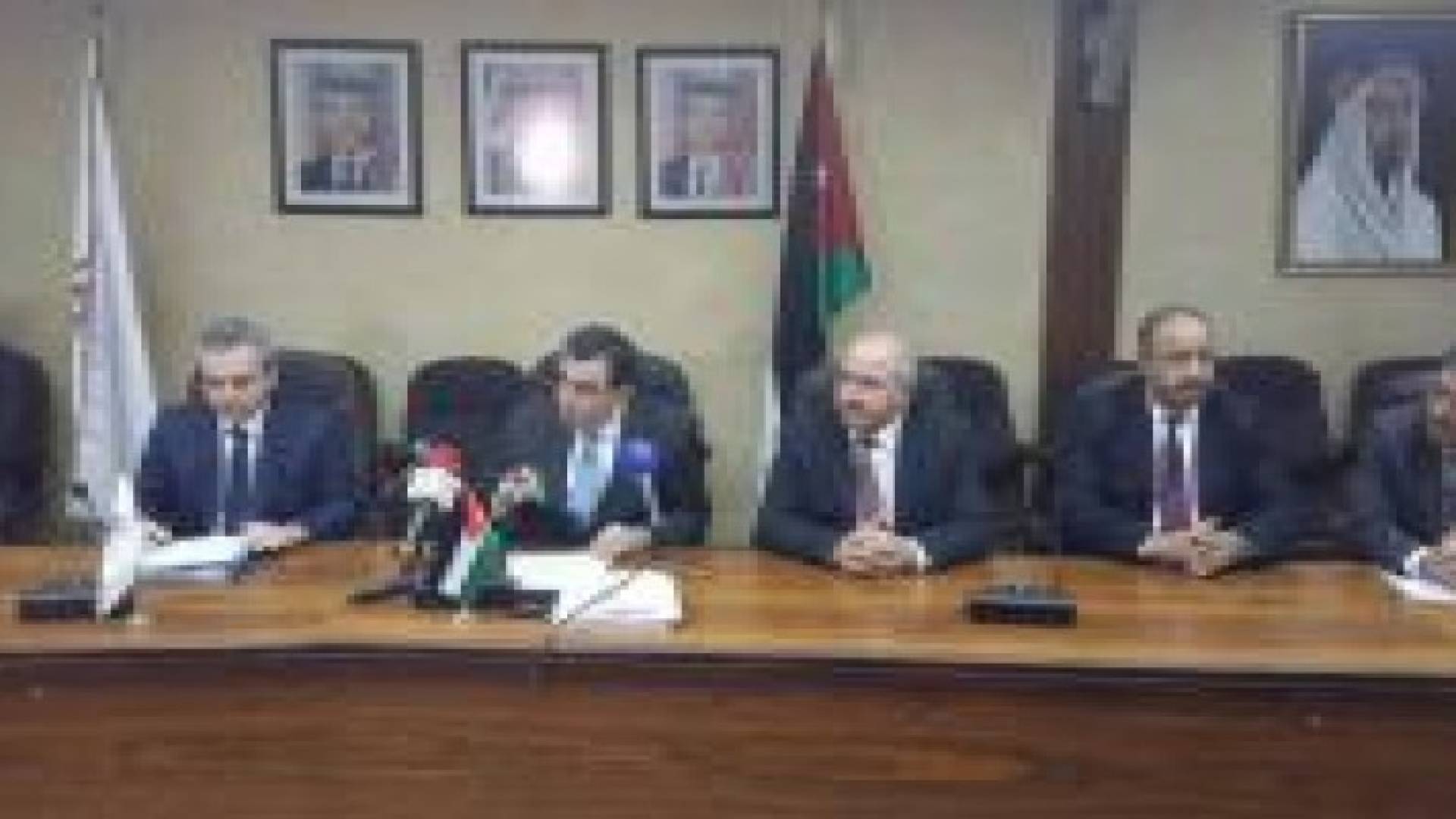 قرضان من بنك الاستثمار الأوروبي بقيمة 126 مليون دولار