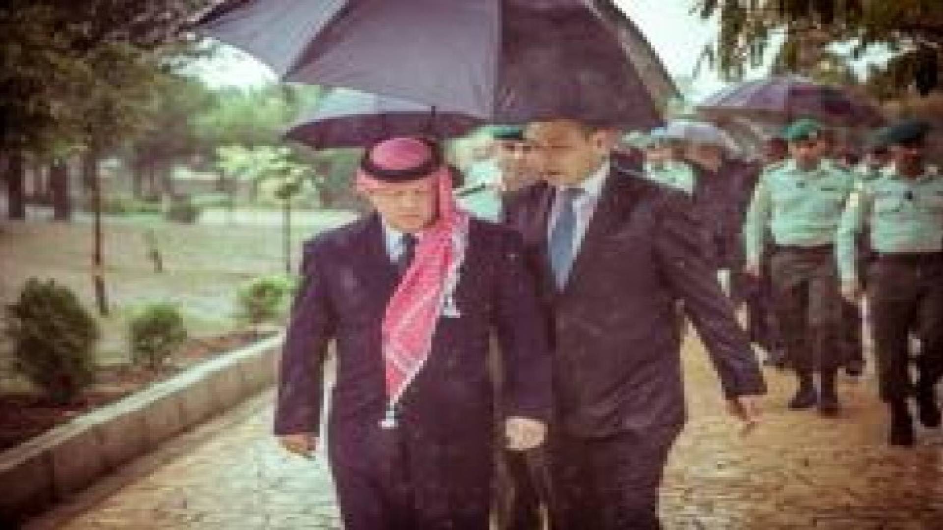 الملك والملكة يشاركان أسر وذوي الشهداء في الذكرى العاشرة لتفجيرات عمان الإرهابية