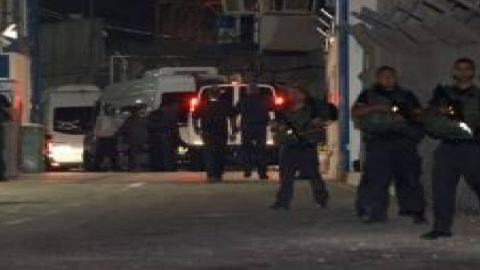 الاحتلال ينقل أسيرين مصابين لمشفى الرملة