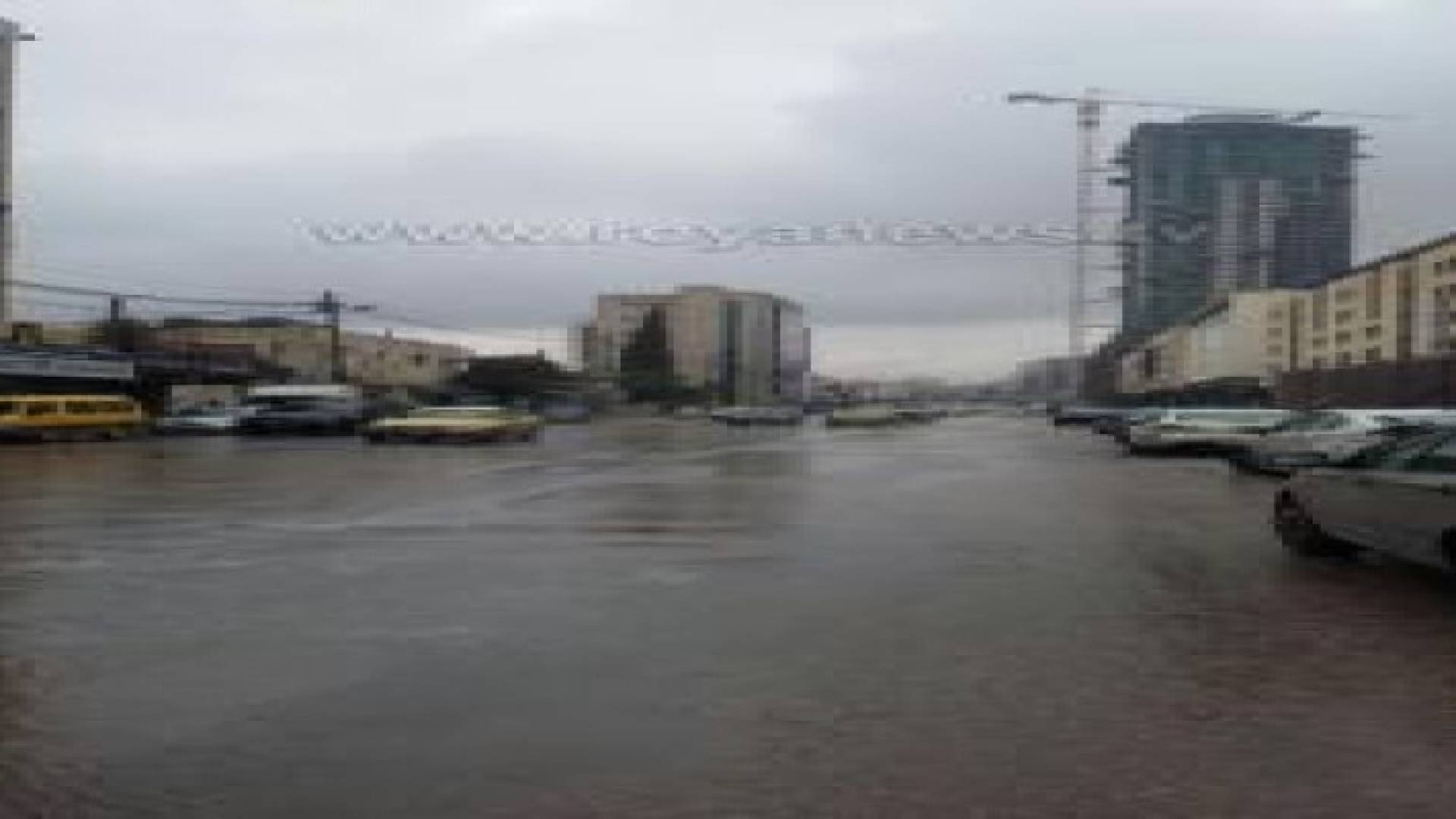 استمرار تأثير الكتلة الهوائية الباردة والرطبة وأمطار متوقعة