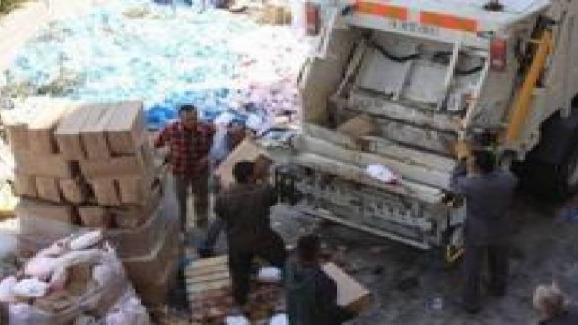 اتلاف 3 أطنان عصائر ومواد غذائية غير صالحة للاستهلاك في عمان