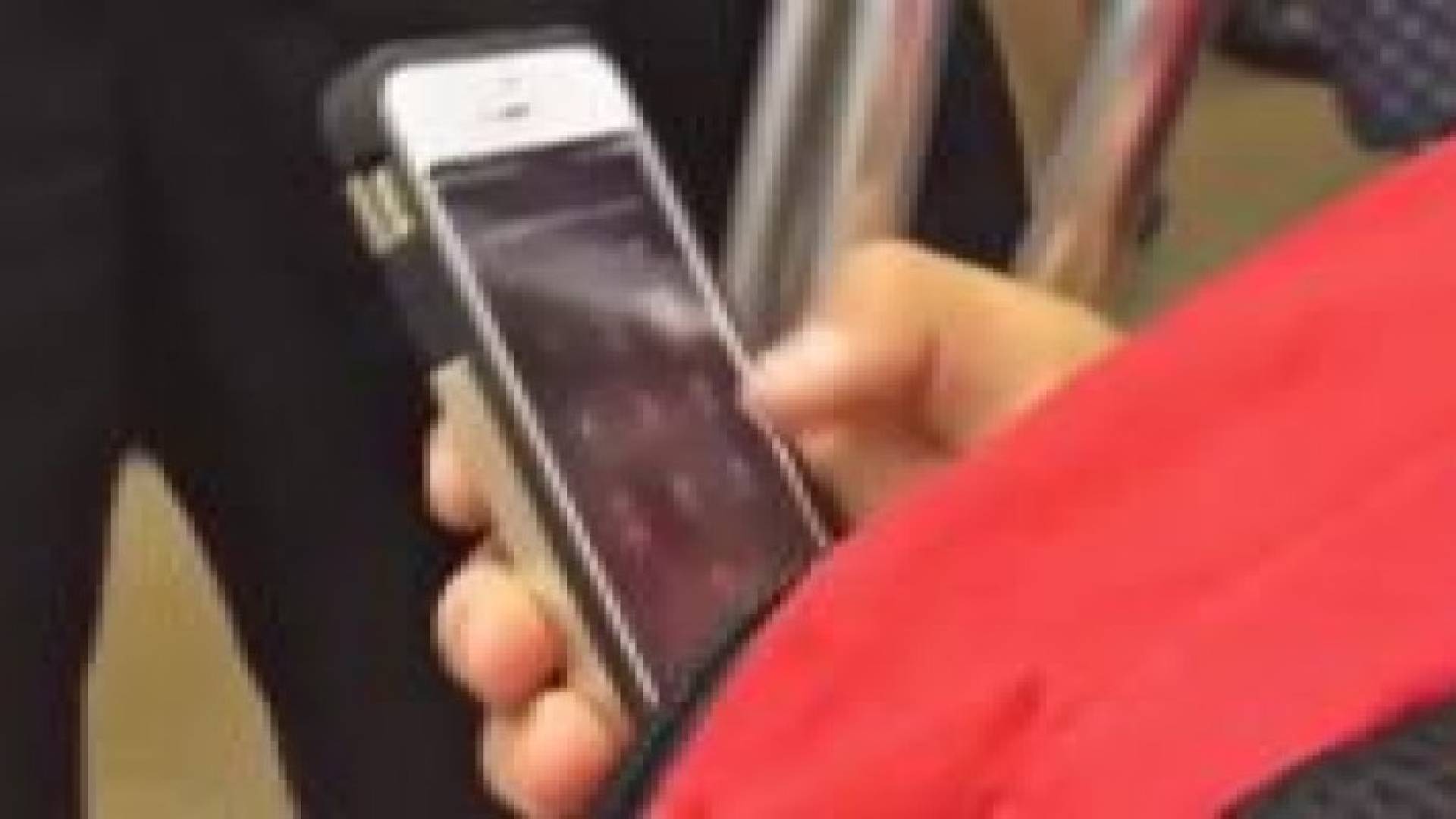 ياباني تكفيه 10 ثوان لإدخال كلمة سر من 50 رمزا .. فيديو