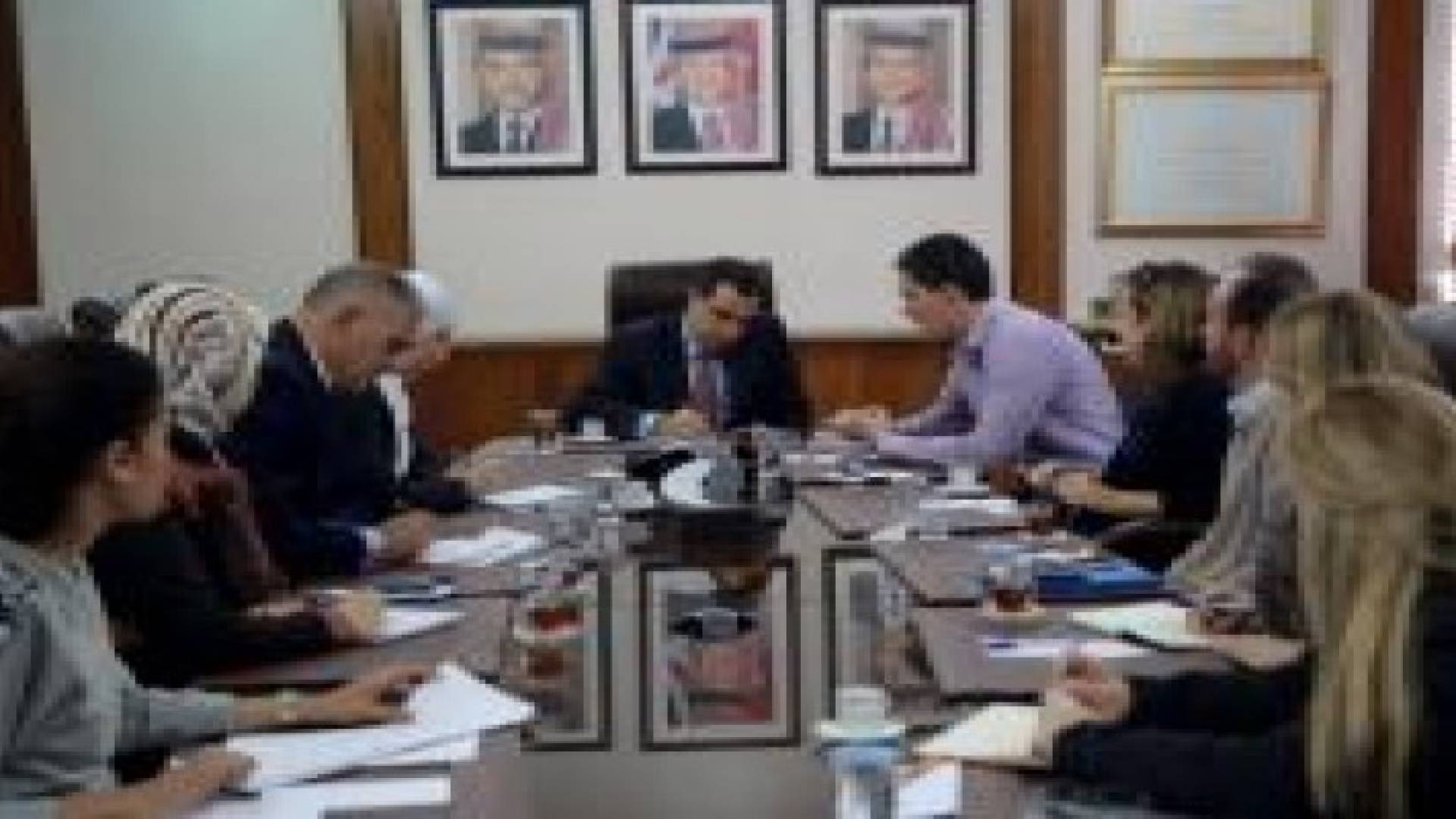 وزير التخطيط والتعاون الدولي يلتقى المدير التنفيذي للجنة الدولية للإغاثة