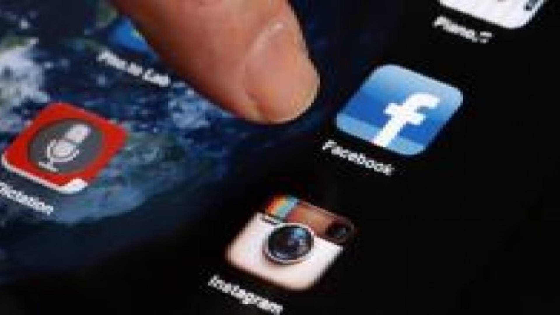 التقط صورة بهاتفك واترك الباقي لفيسبوك