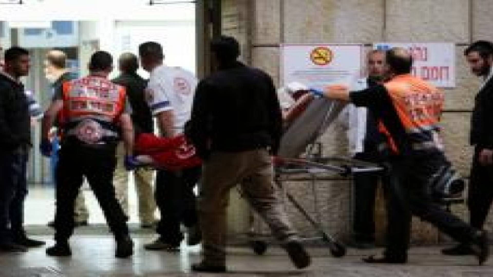 اصابة مستوطن بالحجارة قرب بيت امر شمال الخليل