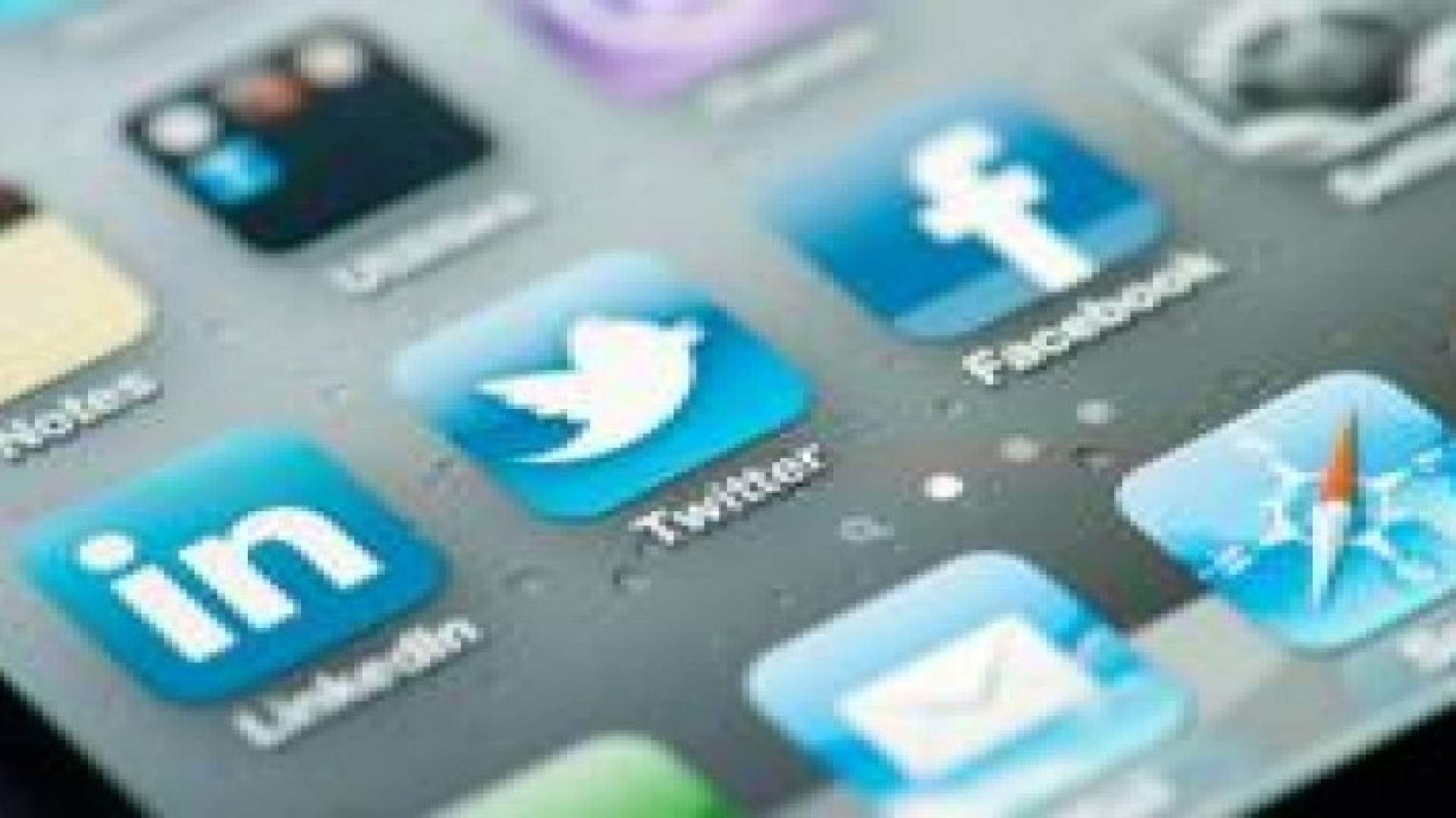 كيف ترسل منشوراتك على سناب شات عبر تويتر؟