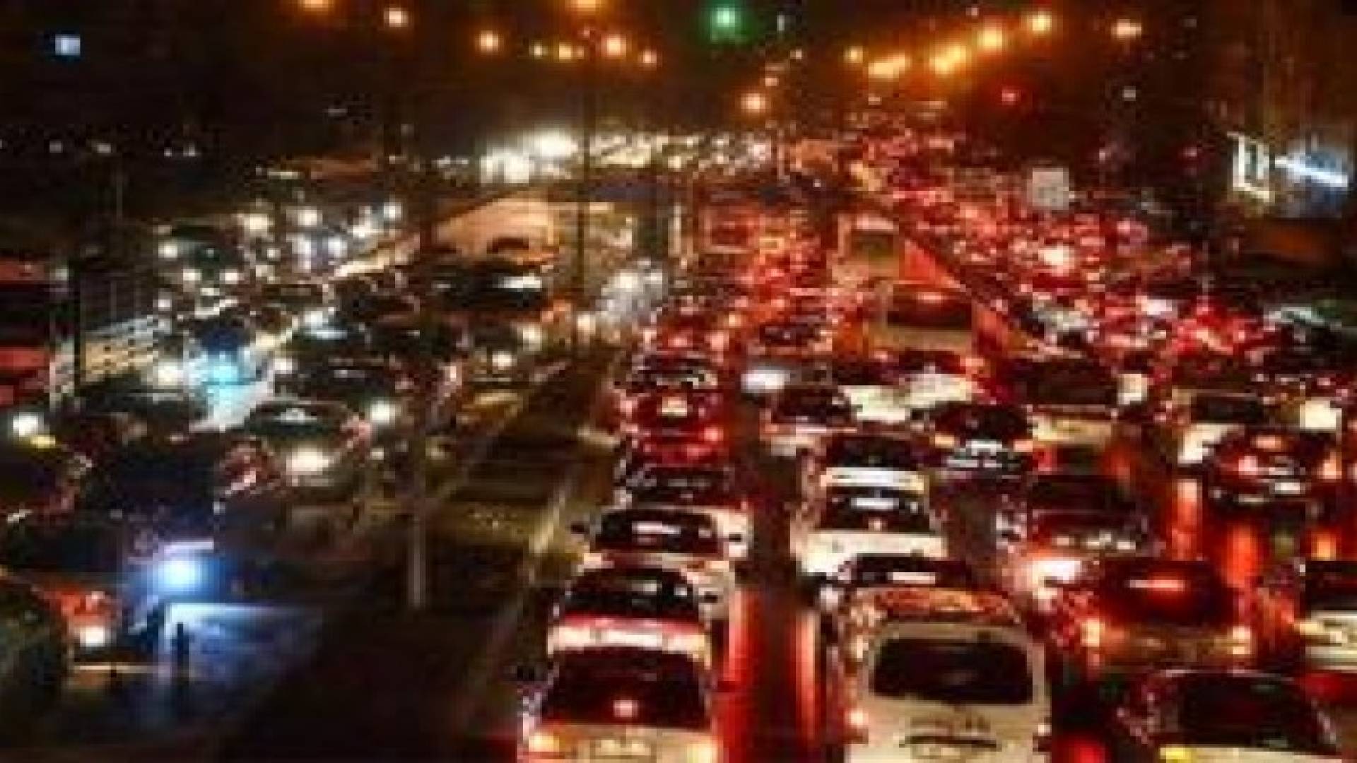 إزدحامات مرورية خانقة في بعض مناطق عمان .. تفاصيل