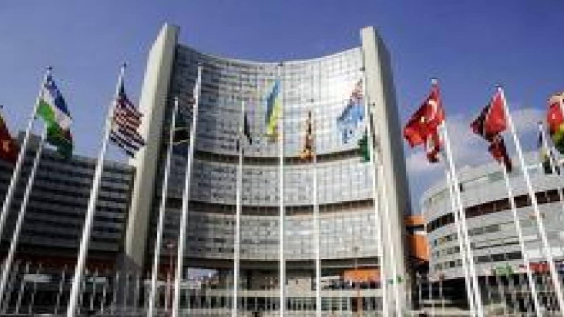 الطاقة الدولية ترفع توقعاتها للطلب العالمي في 2016