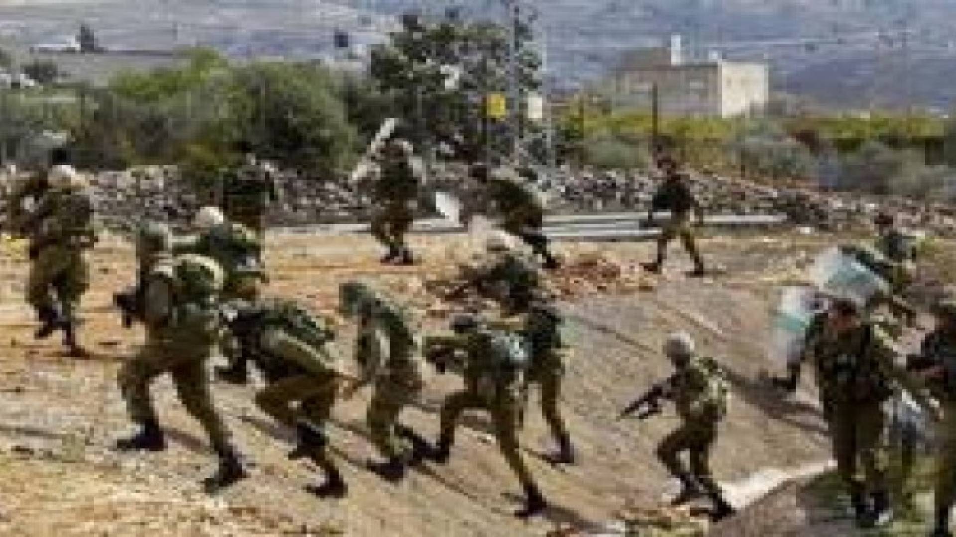 جيش الاحتلال يعلن تعزيز قواته جنوب الخليل بعد مقتل اسرائيليين