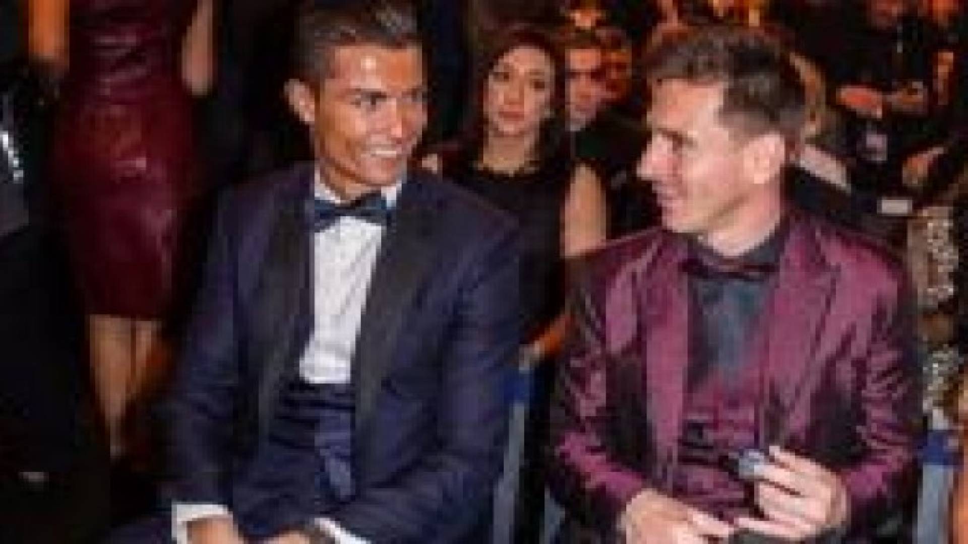 رونالدو : ميسي سيفوز بالكرة الذهبية