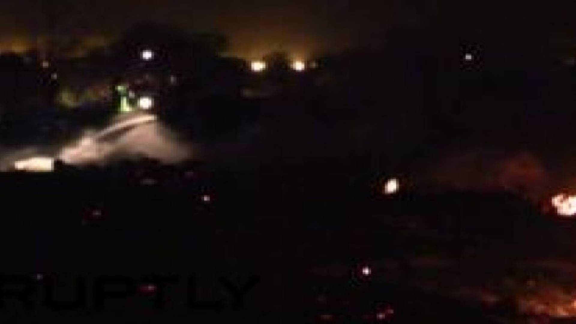 النيران تلتهم مخيما يقطنه 6000 لاجئ إثر هجمات باريس