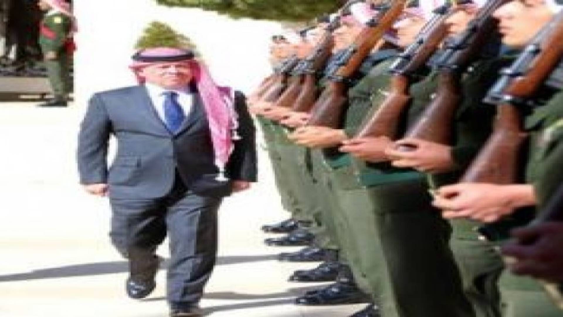 الملك والملكة يزوران ضريح المغفور له بإذن الله الملك الحسين