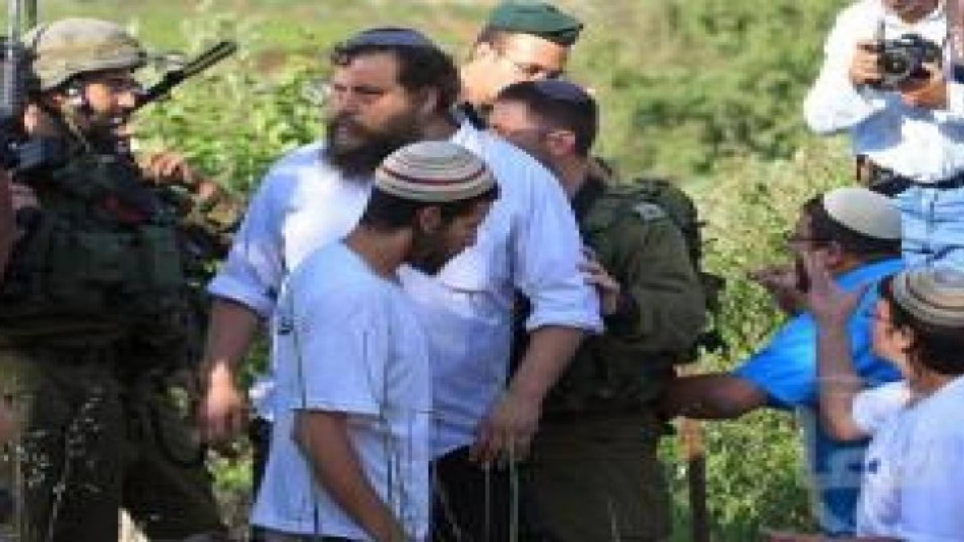 مستوطنون ينفذون اعتداءات واسعة في حوارة جنوب نابلس