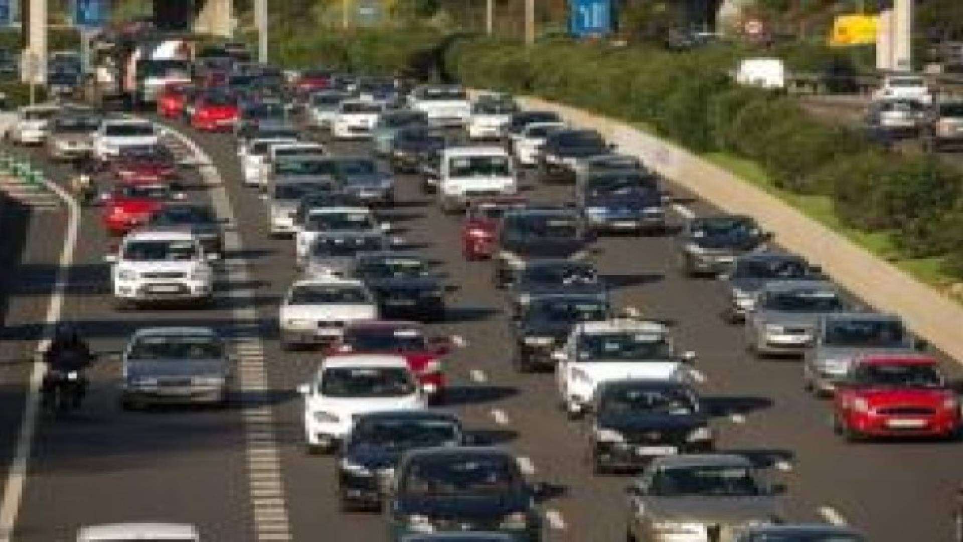 السلطات الإسبانية تمنع اصطفاف السيارات وسط مدريد