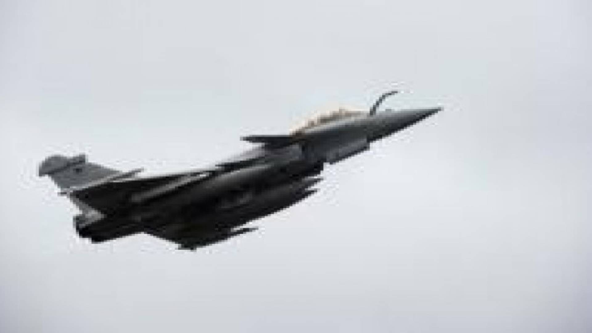 غارات فرنسية مكثفة على معقل تنظيم  داعش الارهابي في الرقة بسوريا