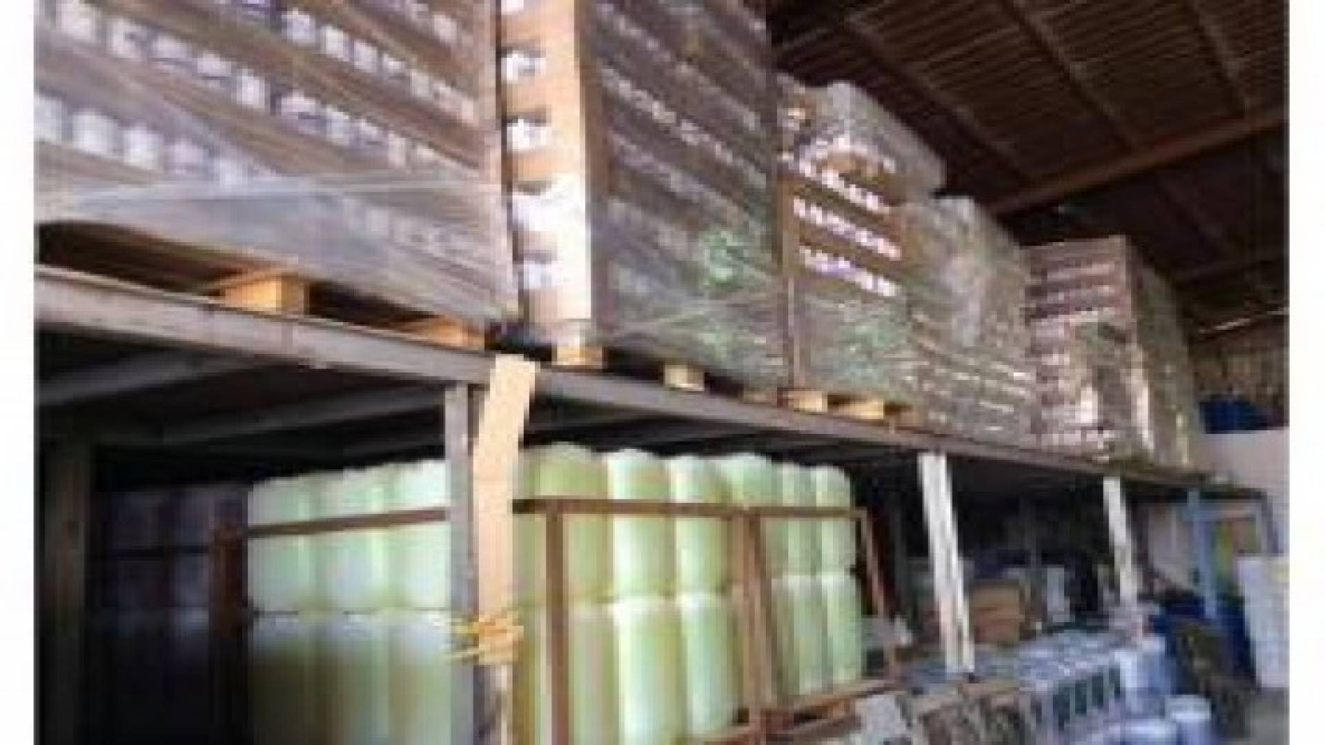 اغلاق مصنع مواد تنظيف في الزرقاء