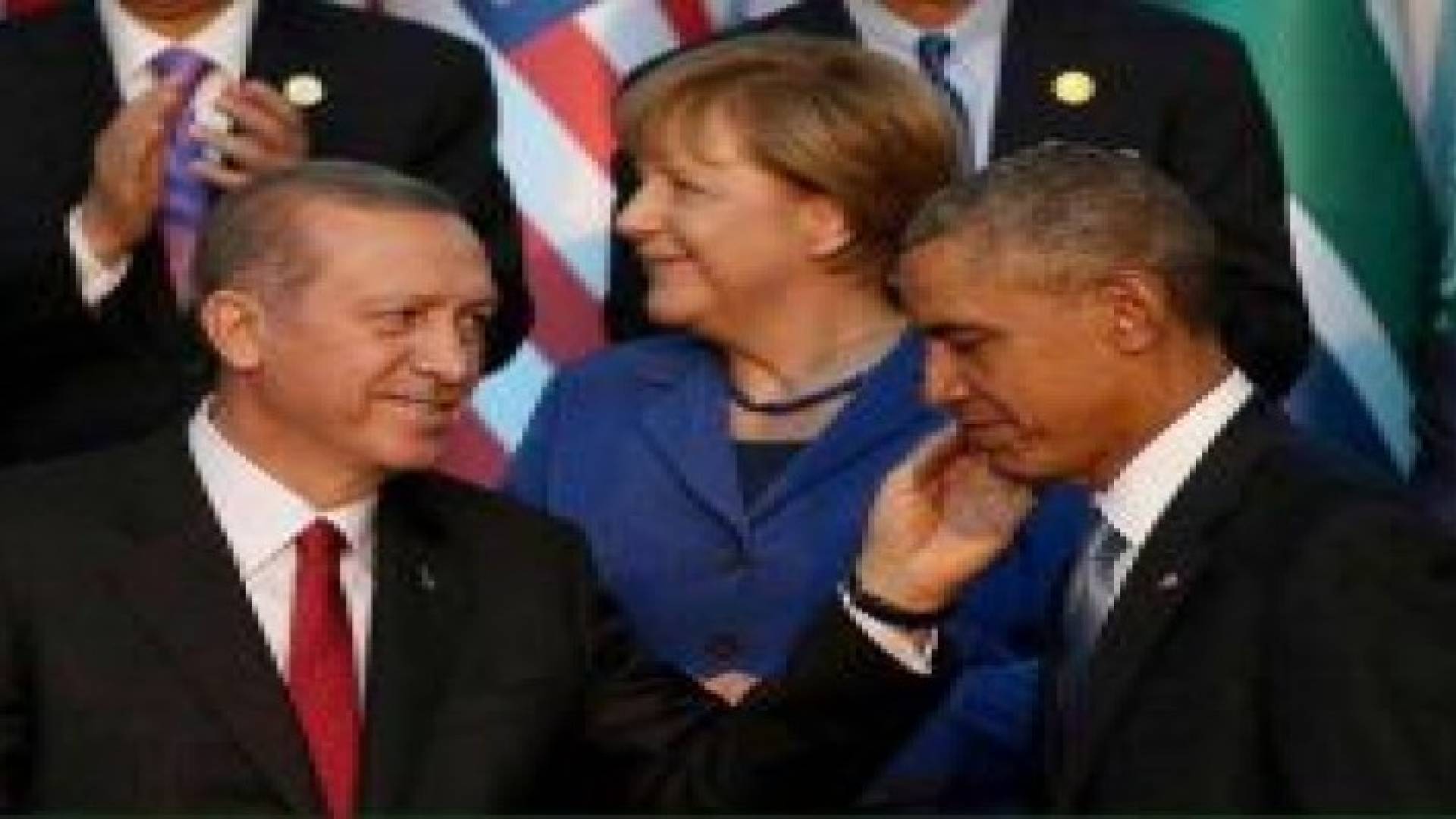 جدل دبلوماسي على صورة لاردوغان " يواسي " اوباما