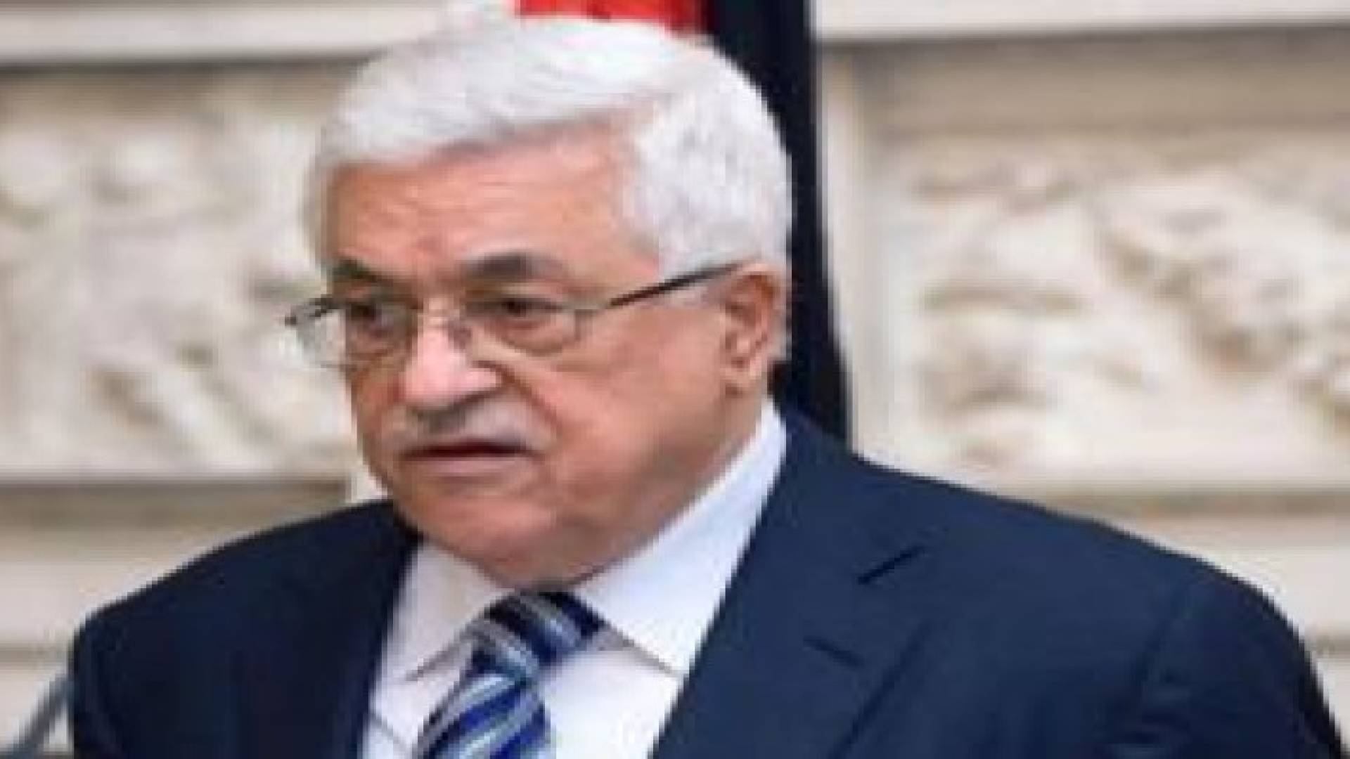 عباس يعمم على السفارات الفلسطينية لدعم ترشيح الامير علي لرئاسة «الفيفا»