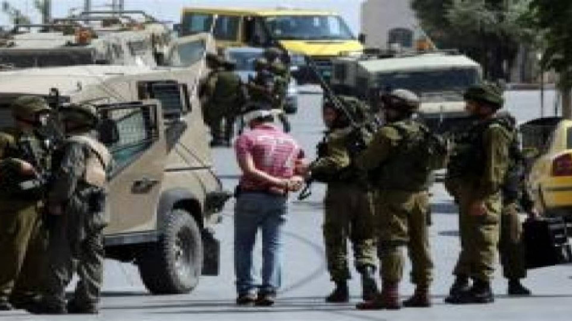 الاحتلال يعتقل أربعة مواطنين من الخليل ودورا وبيت عوا