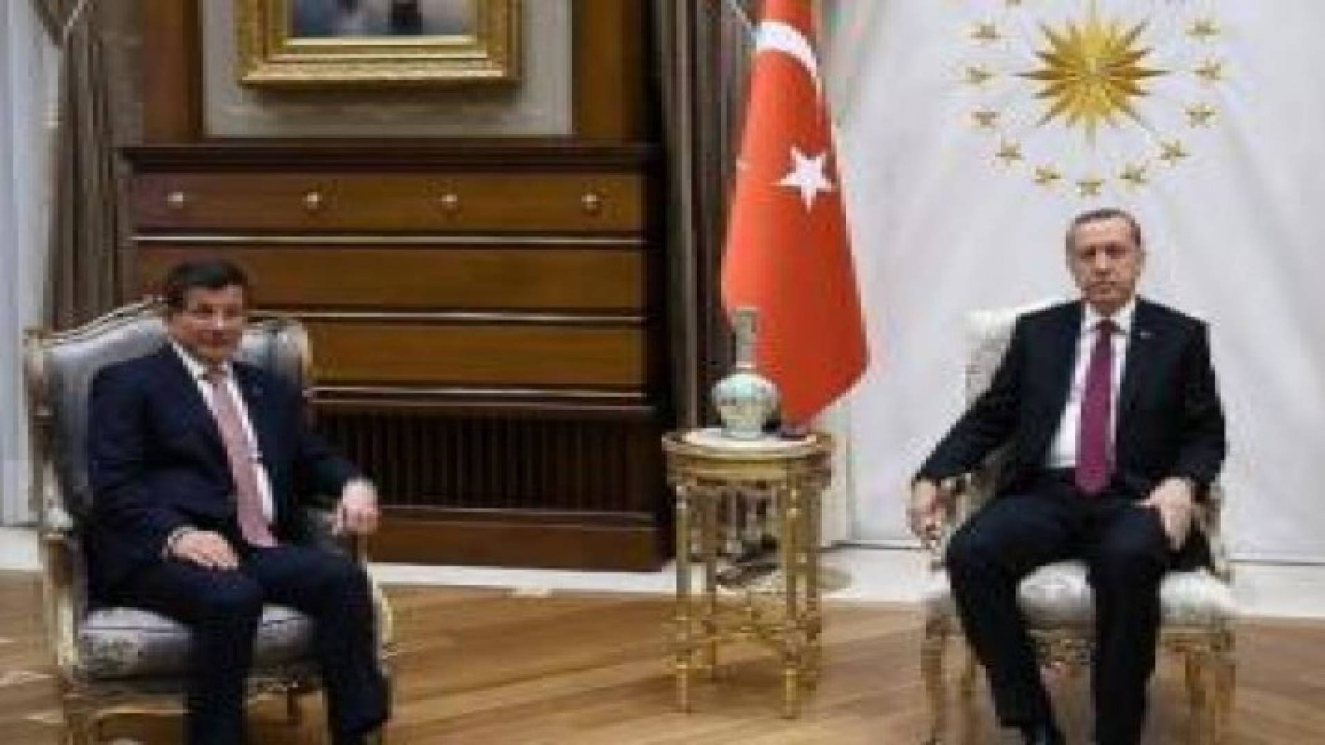 أردوغان يكلف داود أوغلو بتشكيل الحكومة الـ ٦٤