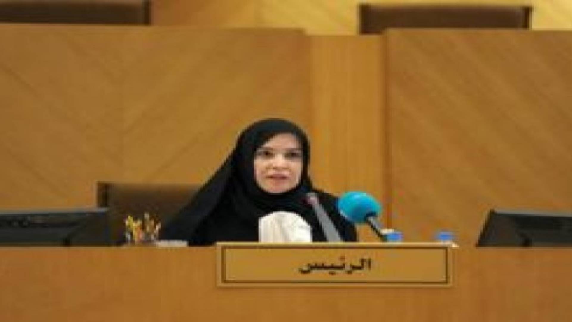 الإماراتية أمل القبيسي.. أول امرأة ترأس برلمانا عربيا