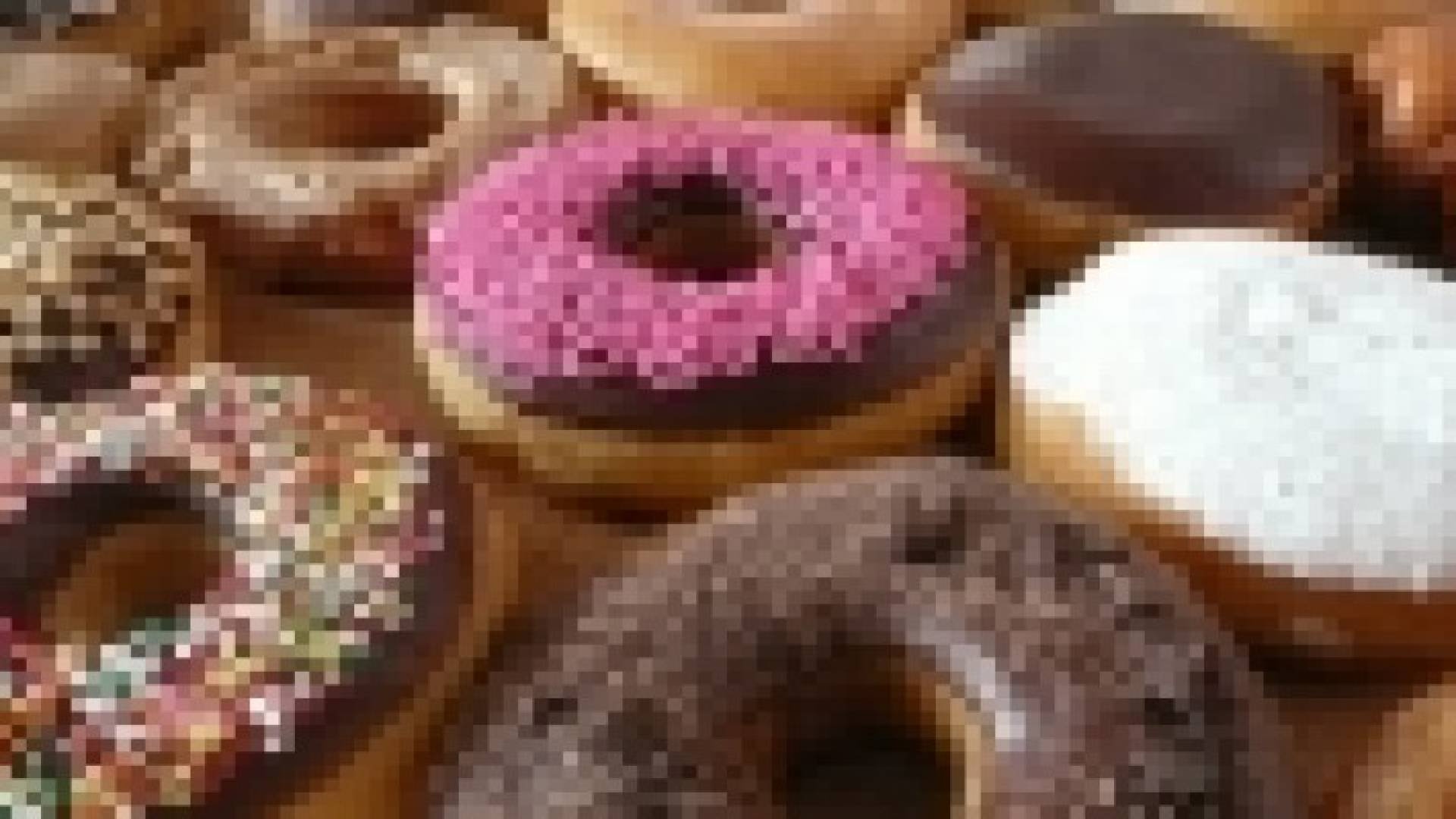 علماء: الحلويات تضعف الذاكرة وتجبر الناس على تناول غذاء أكثر من الحاجة