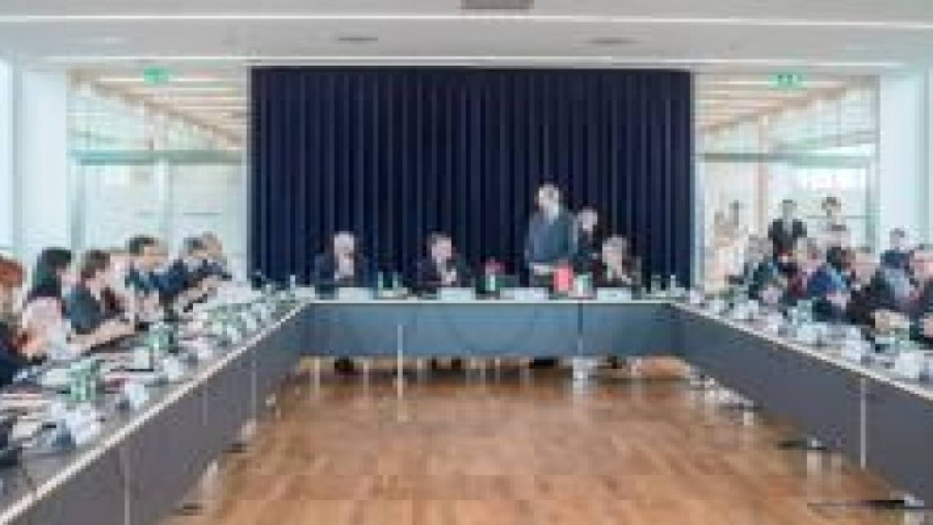 ملك إسبانيا وعقيلته يستقبلان جلالة الملك والملكة لدى وصولهما مدريد