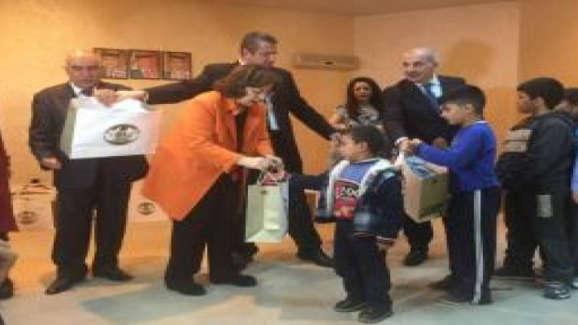 وزيرة التنمية ترعى نشاط " جاكيت الشتاء" لطلاب المدارس الاقل حظا