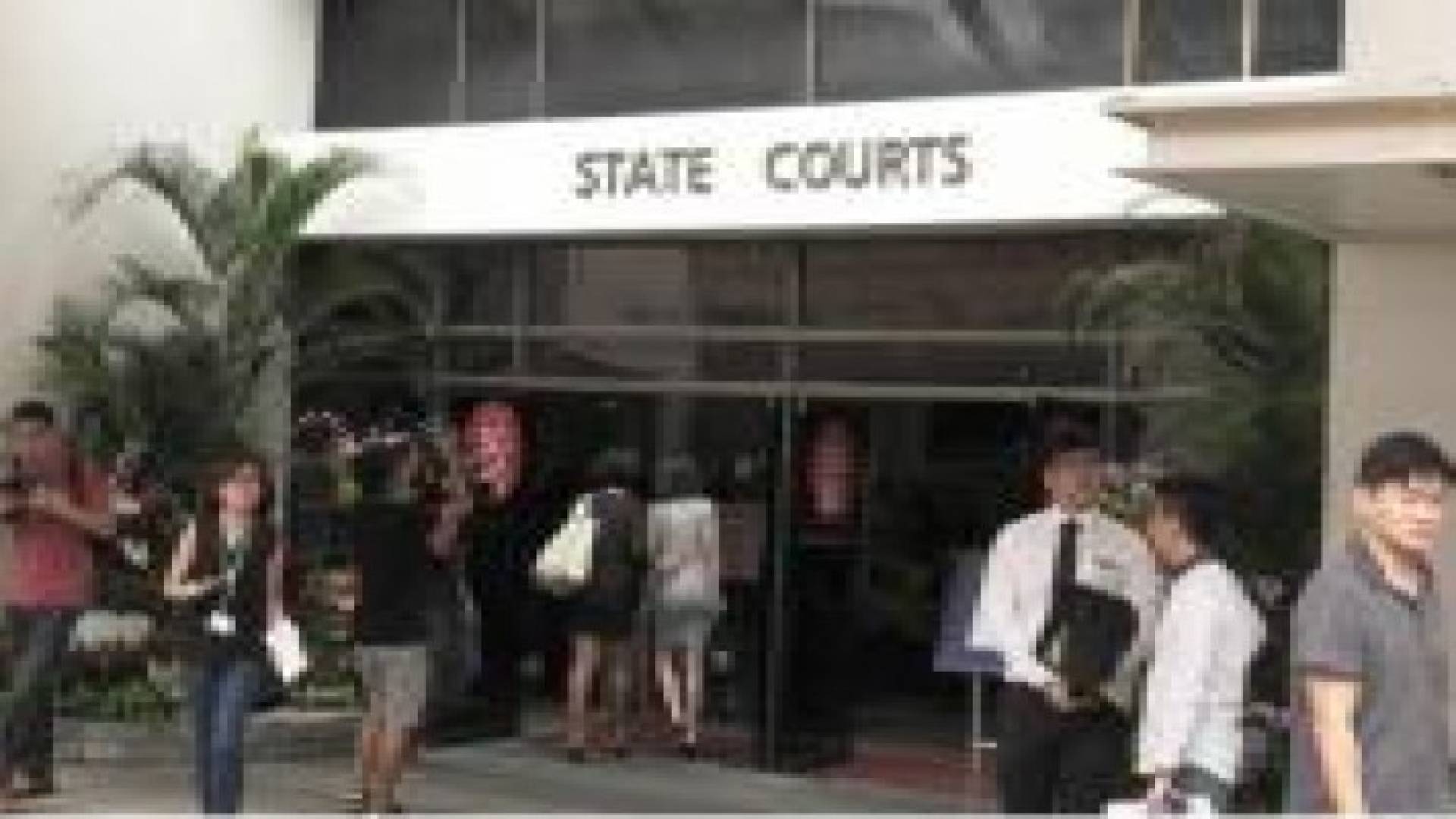 سنغافوري "اختلس" 35 مليون   دولار لدعم زوجته في الغناء