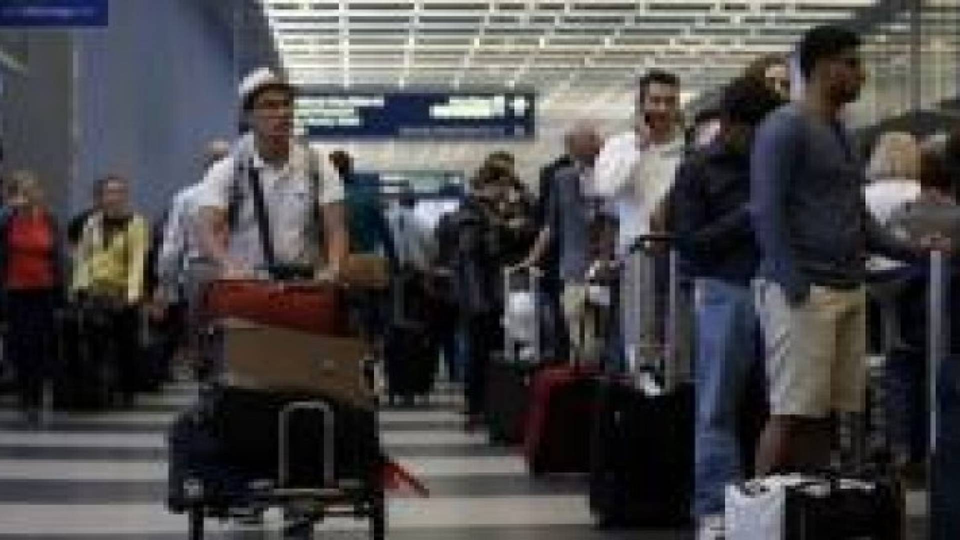 التحدث بالعربية يتسبب بمنع رجلين من الصعود على متن طائرة في شيكاغو