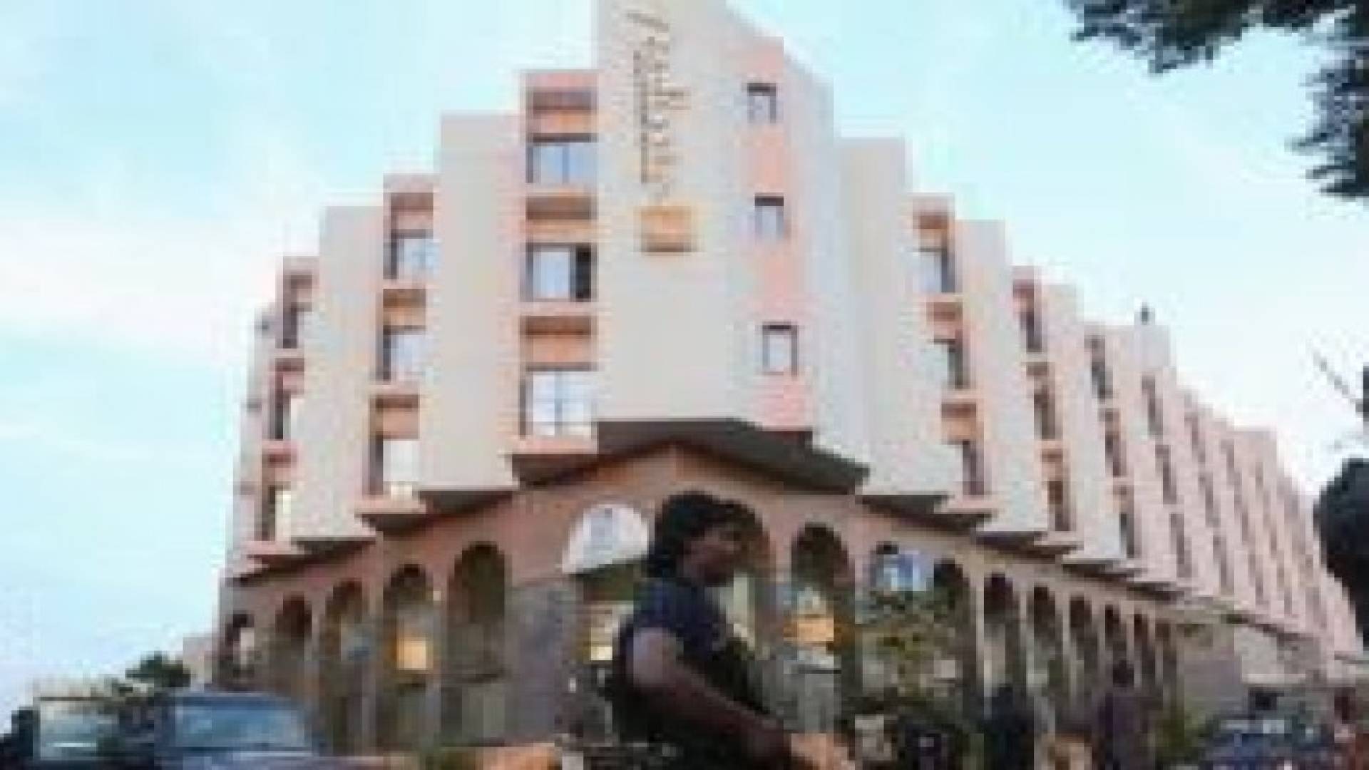 فرض حالة الطوارئ في مالي بعد مقتل 27 شخصا بهجوم على فندق