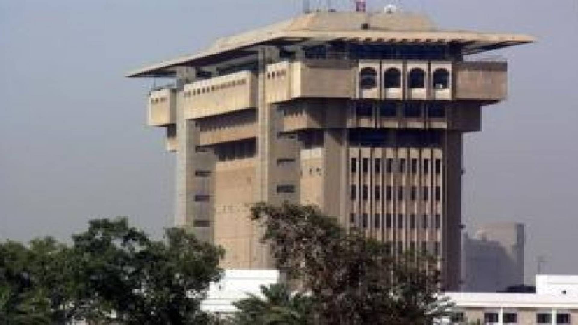 حريق كبير يلتهم مبنى وزارة الداخلية العراقية