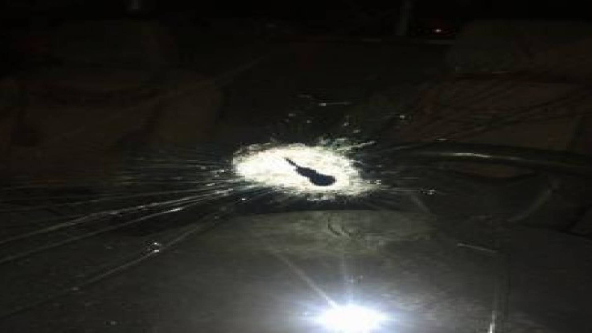 اطلاق نار على منزل رئيس بلدية سحاب .. صور