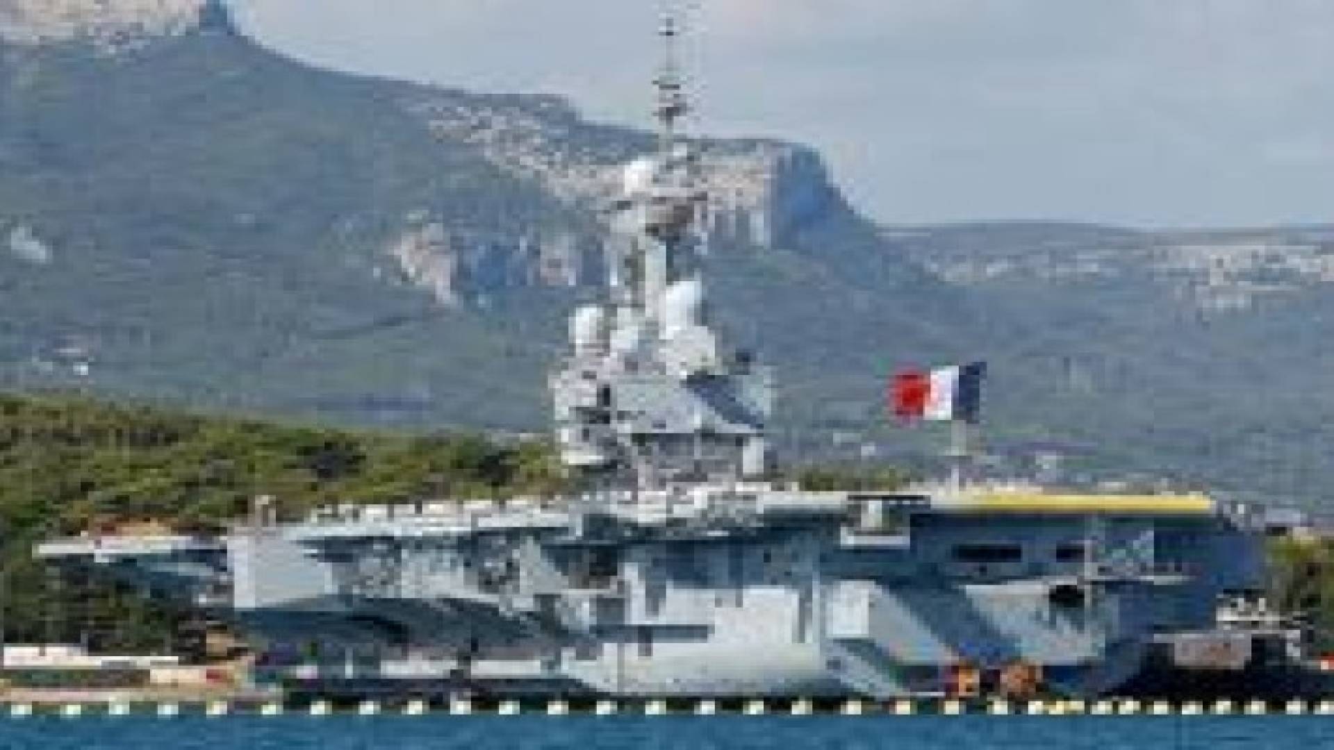 حاملة الطائرات الفرنسية تستعد لضرب داعش في سورية