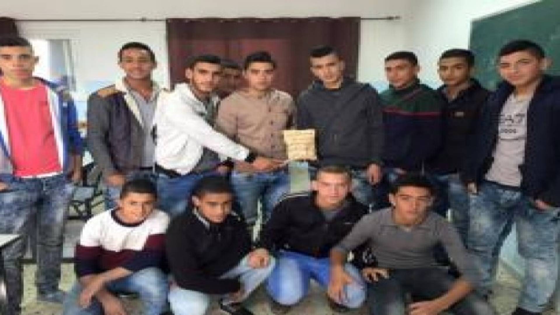 اطفال بيت لحم يدفعون كفالة الافراج عن زميلهم من سجون الاحتلال من مصروف المدرسة.. صور